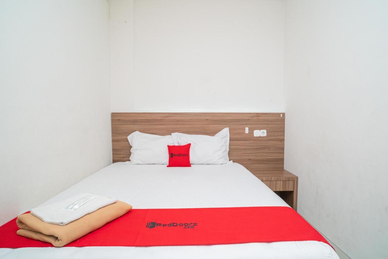 Reddoorz Plus @ Jalan Pemuda Timur Bojonegoro Kültér fotó