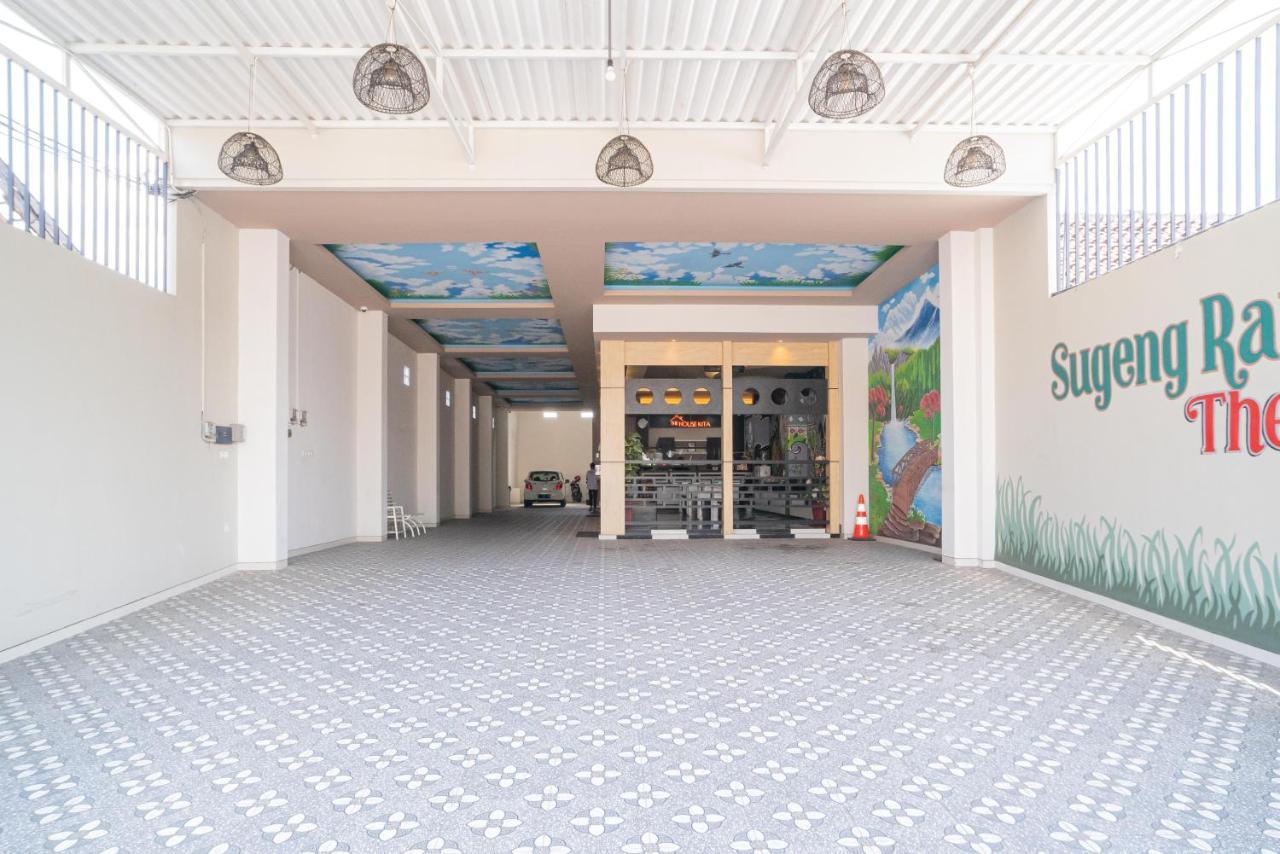Reddoorz Plus @ Jalan Pemuda Timur Bojonegoro Kültér fotó